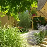 Logis Archambeau 3* Thonac