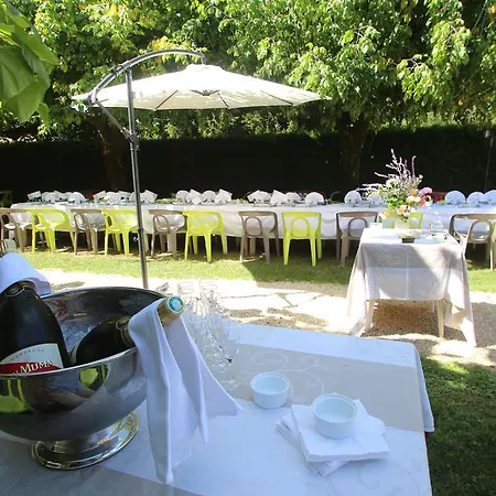 Hotell Logis Archambeau Thonac