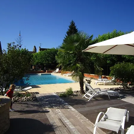 Logis Archambeau 3* Thonac