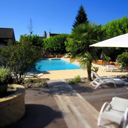 Logis Archambeau Hotel 3*