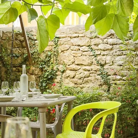 Logis Archambeau 3* Thonac