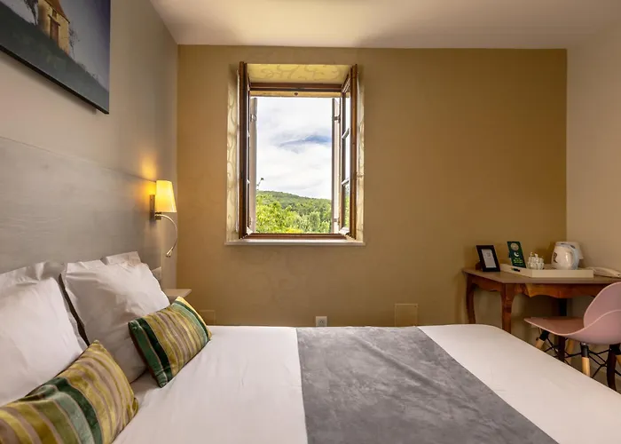 Logis Archambeau Hotel 3*