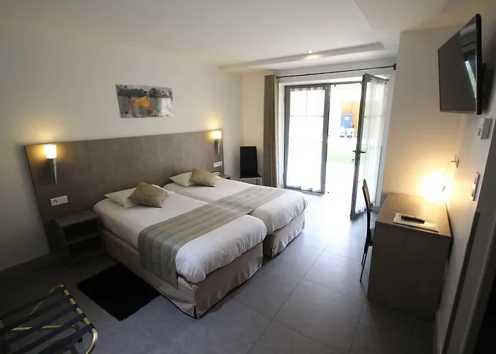 Отель Logis Archambeau 3*