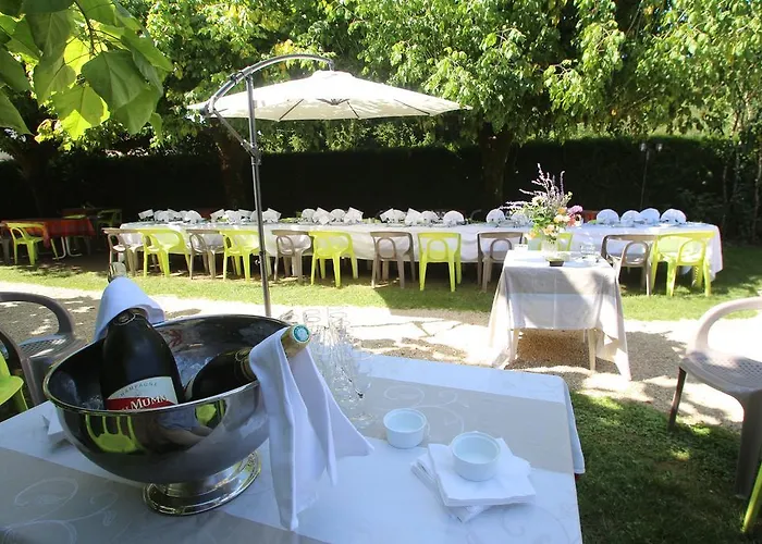 Hotel Logis Archambeau Thonac