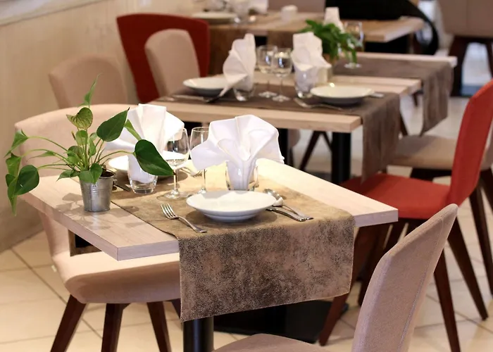 Logis Archambeau Hotel 3*