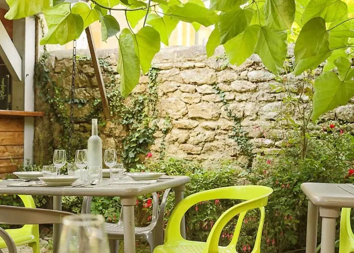 Logis Archambeau 3* Thonac